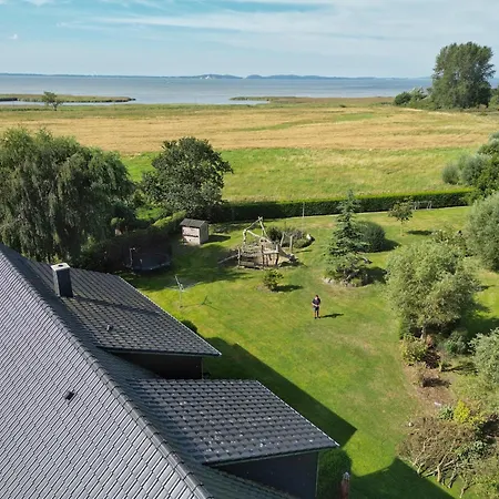 Im Reihenhaus Petermann 3 Neuhof (Rugen)