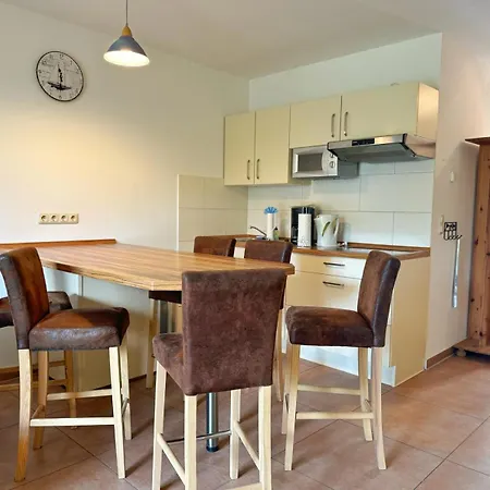 Ferienhaus Im Reihenhaus Petermann 3 Neuhof (Rugen)