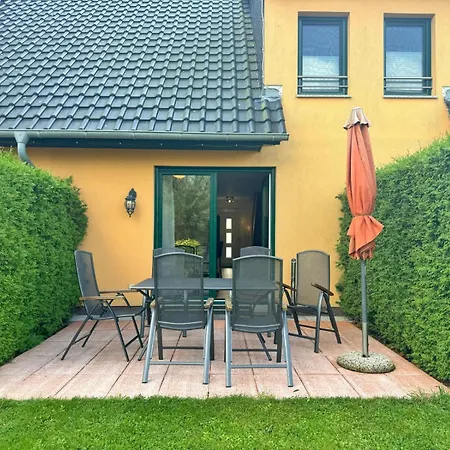 Im Reihenhaus Petermann 3 *
